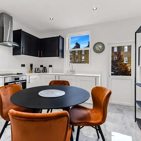 Huge, Brand-new Flat For Friends & Families! * London