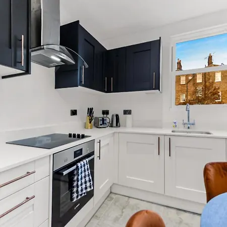 Huge, Brand-new Flat For Friends & Families! Apartment London