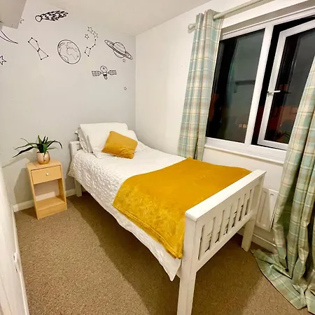2 Bed Flat Privite In Canada Water