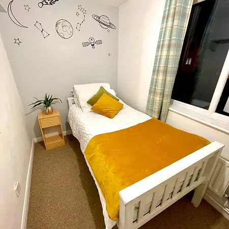 2 Bed Flat Privite In Canada Water * London