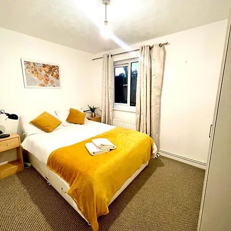 2 Bed Flat Privite In Canada Water