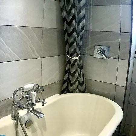 Stylish London Living With Free Parking In Super Host 5 Star Homestay Finchley