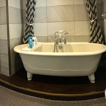 Homestay Stylish London Living With Free Parking In Super Host 5 Star *