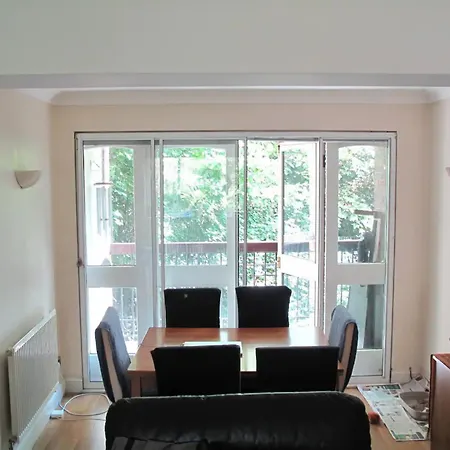 Stylish London Living With Free Parking In Super Host 5 Star
