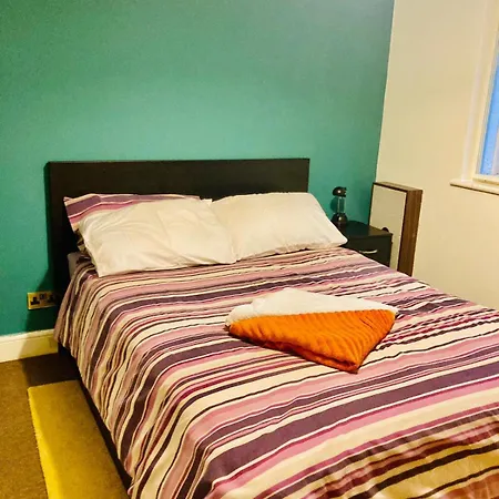 Homestay Stylish London Living With Free Parking In Super Host 5 Star Finchley