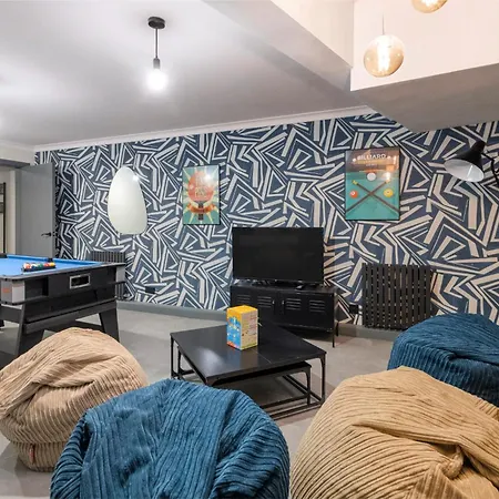 Modern & Funky 3-br Duplex With Games & Sauna *