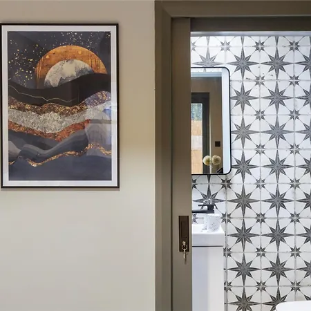 Modern & Funky 3-br Duplex With Games & Sauna Apartment