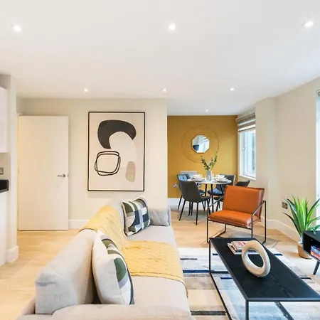 Your Home: 1br Flat With Modern Amenities London