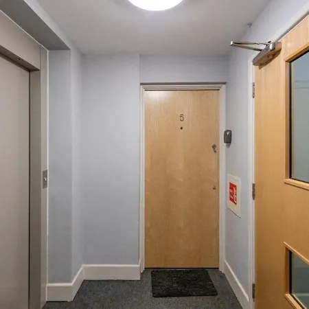 Your Home: 1br Flat With Modern Amenities * London