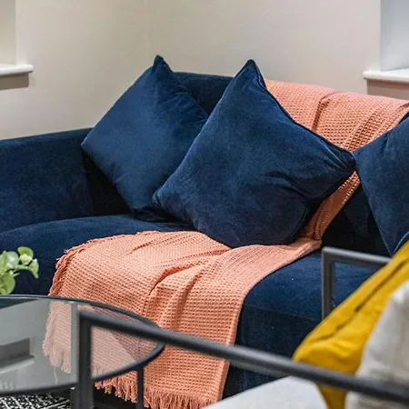 Tranquil Retreat In Hendon: Comfort & Style Await * The Hyde