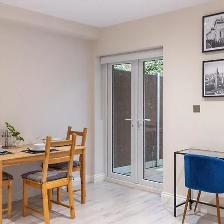 Tranquil Retreat In Hendon: Comfort & Style Await Apartment The Hyde