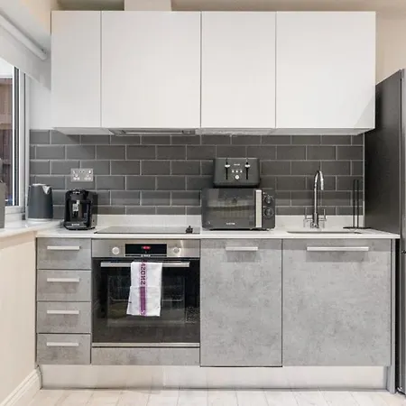 Tranquil Retreat In Hendon: Comfort & Style Await * The Hyde