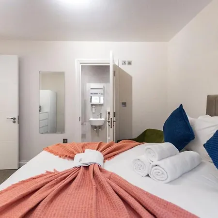 Tranquil Retreat In Hendon: Comfort & Style Await Apartment *