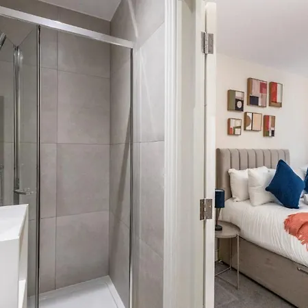 Tranquil Retreat In Hendon: Comfort & Style Await * The Hyde
