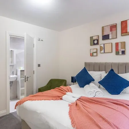 Tranquil Retreat In Hendon: Comfort & Style Await Apartment The Hyde