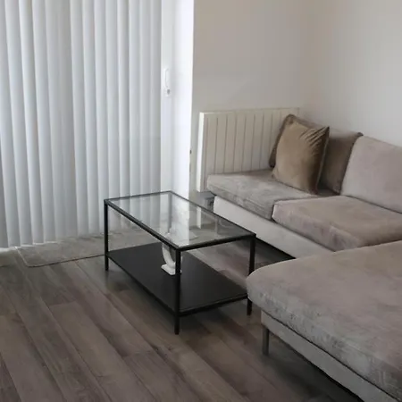 2 Bedroom With Balcony Near Tottenham Hostpur Stadium *