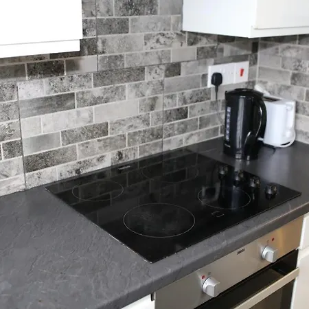 Apartment 2 Bedroom With Balcony Near Tottenham Hostpur Stadium