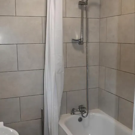 Apartment 2 Bedroom With Balcony Near Tottenham Hostpur Stadium *