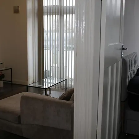 Apartment 2 Bedroom With Balcony Near Tottenham Hostpur Stadium