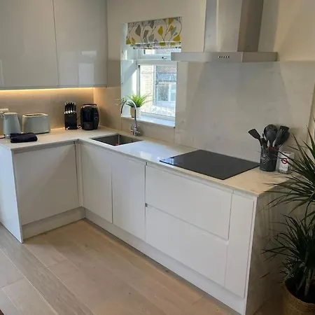 Apartment In Greater 2 Bedroom London