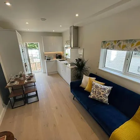 In Greater 2 Bedroom *