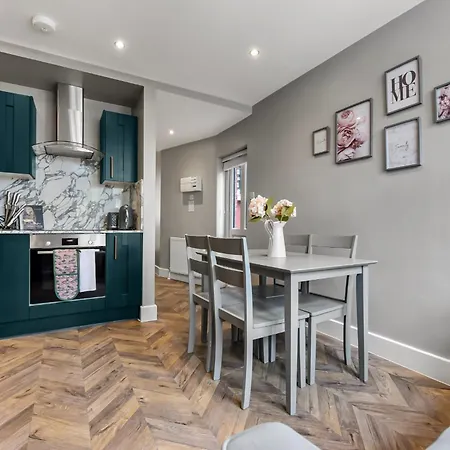 Lovely 2 Bedroom With Grill Apartment