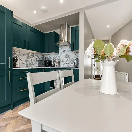 Lovely 2 Bedroom With Grill London