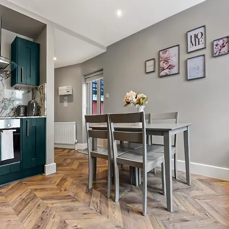 Apartment Lovely 2 Bedroom With Grill *