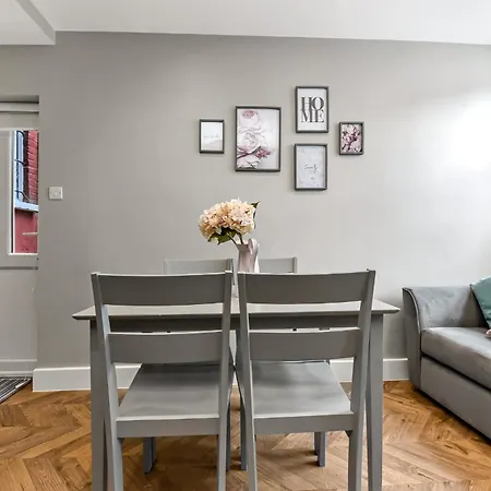 Lovely 2 Bedroom With Grill