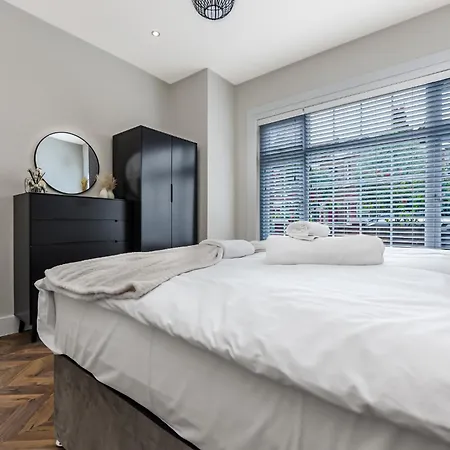 Apartment Lovely 2 Bedroom With Grill London