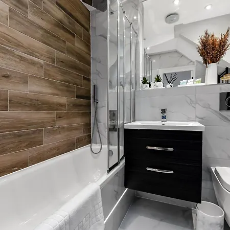 Lovely 2 Bedroom With Grill