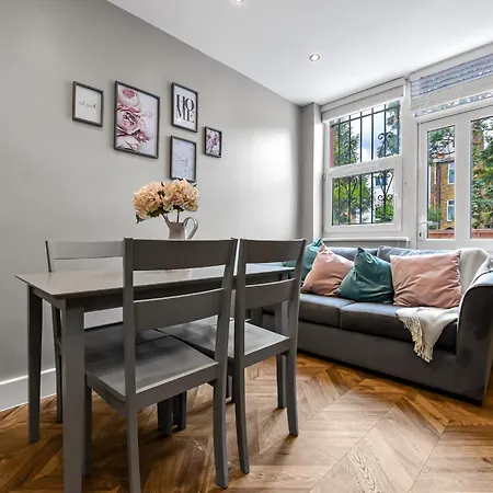 Apartment Lovely 2 Bedroom With Grill London
