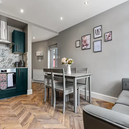 Lovely 2 Bedroom With Grill * London