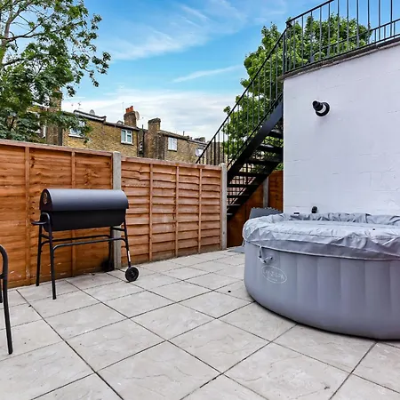 Apartment Lovely 2 Bedroom With Grill London