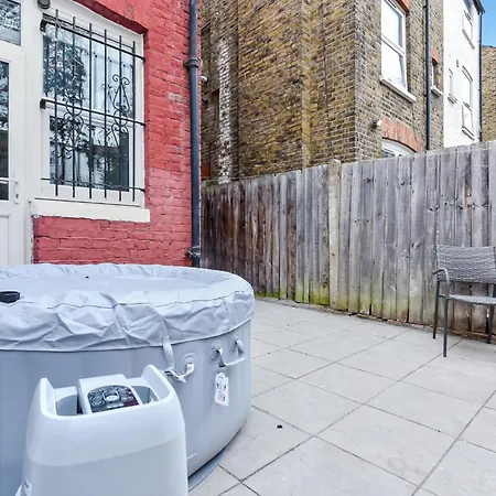 Lovely 2 Bedroom With Grill London