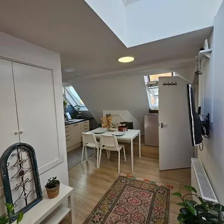 West Kensington Bright Flat * London