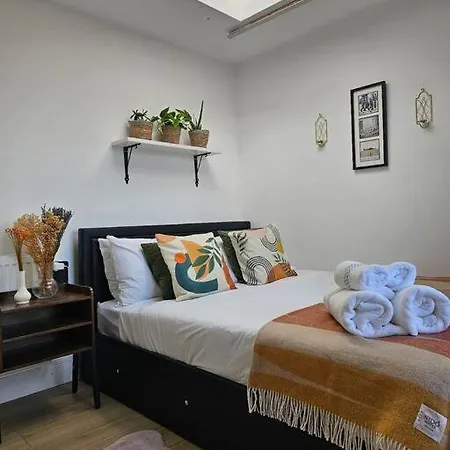 West Kensington Bright Flat Apartment *