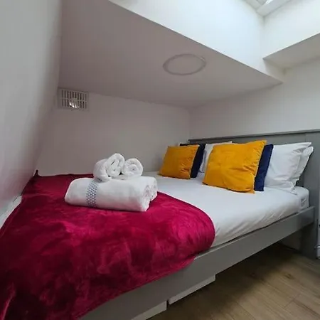 West Kensington Bright Flat * London