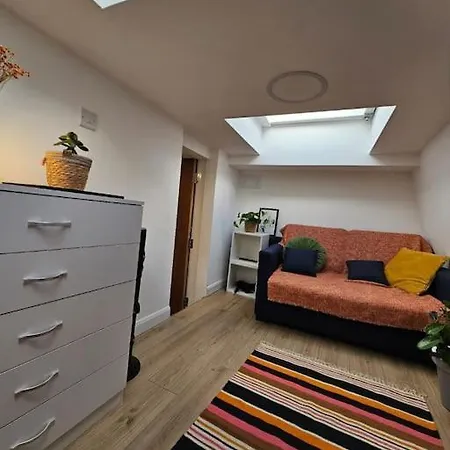 West Kensington Bright Flat Apartment
