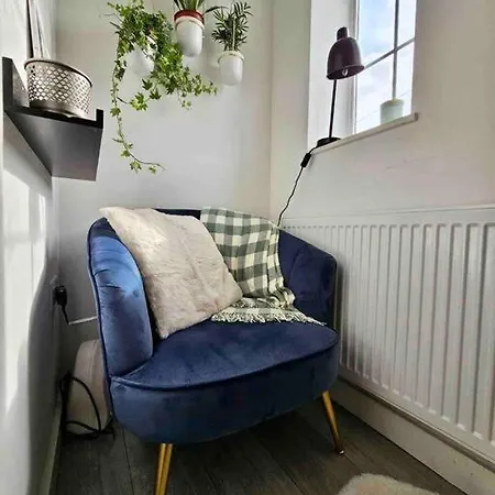 Stylish Putney Village Flat *