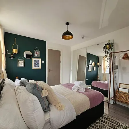 Stylish Putney Village Flat Apartment London