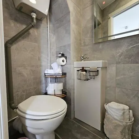 Stylish Putney Village Flat London