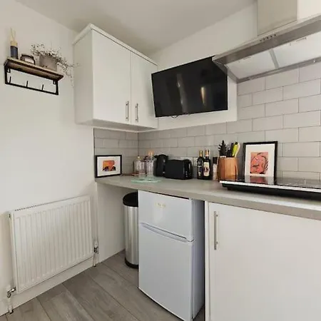 Stylish Putney Village Flat *
