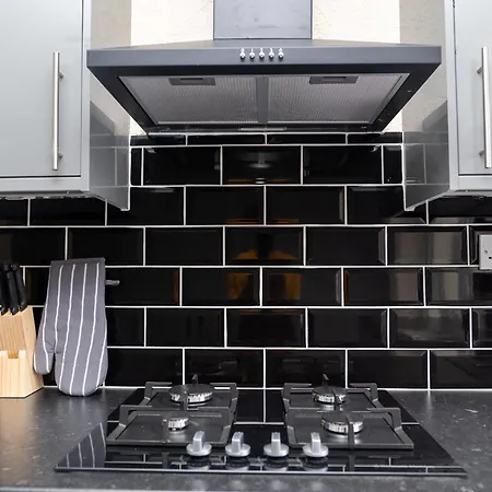 Beautiful 4 Single Bedroom House * Dagenham