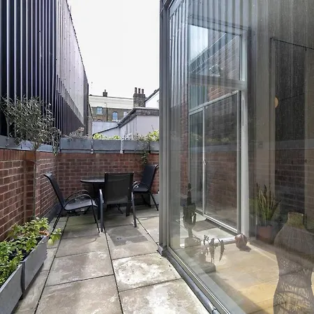 Spitalfields Market Garden Flat Apartment London