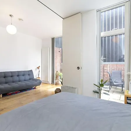 Spitalfields Market Garden Flat *