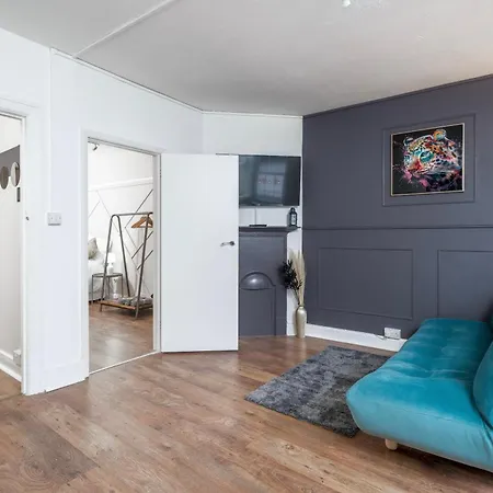 Stylish In The Heart Of Kingston Town Centre * Kingston upon Thames (Greater London)