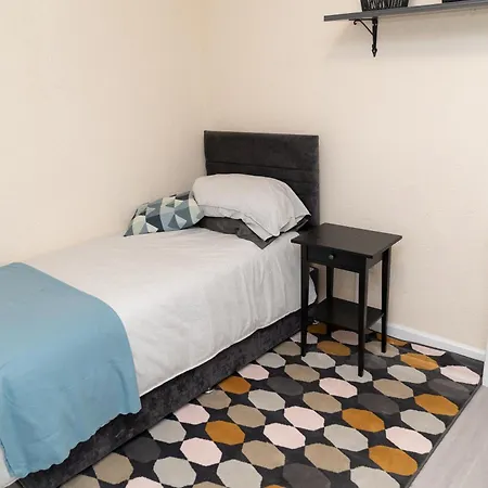 Holiday home Beautiful 4 Single Bedroom House