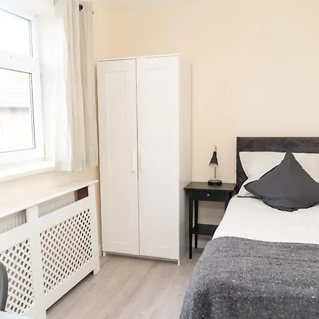 Holiday home Beautiful 4 Single Bedroom House *
