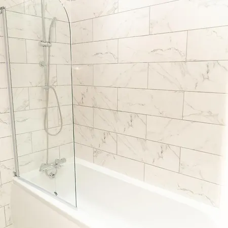 Beautiful 4 Single Bedroom House * Dagenham